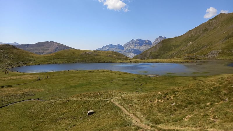 La sencilla excursión hasta un lago glaciar a más de 2.000 metros de altitud en el Pirineo Aragonés