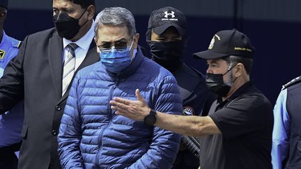 Donald Trump annonce qu'il va gracier l'ex-président du Honduras emprisonné aux Etats-Unis pour trafic de drogue