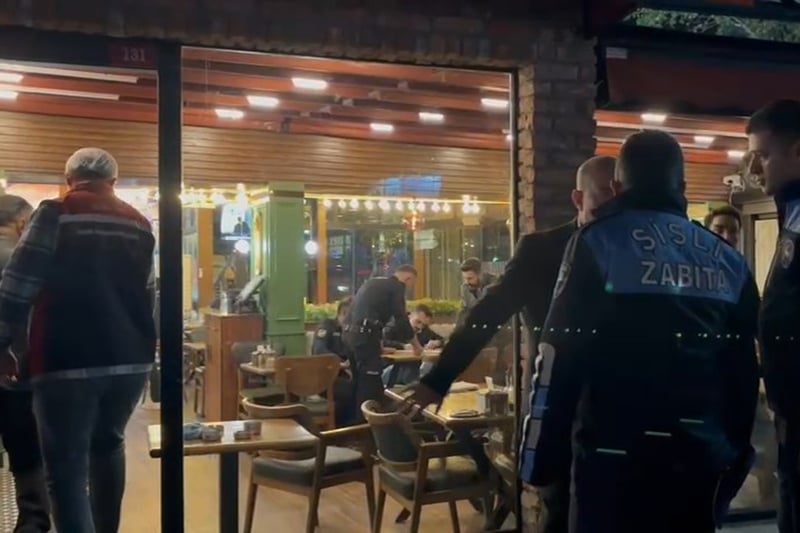 Şişli’de aynı restorandan 25 kişi zehirlenme şüphesiyle hastaneye kaldırıldı