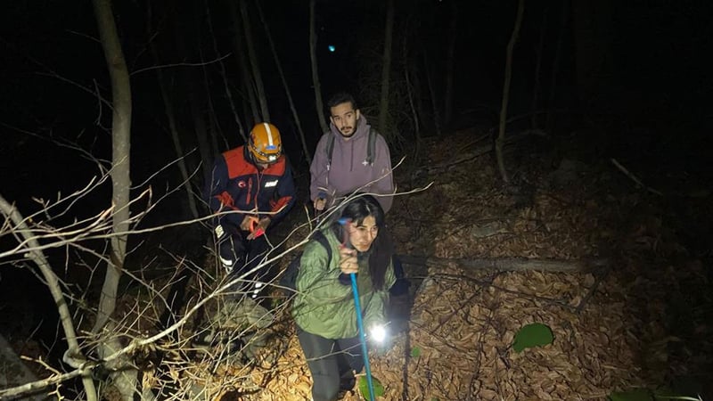 Saitabat Şelalesi’nde kaybolan 2 kişi AFAD ekipleri tarafından kurtarıldı