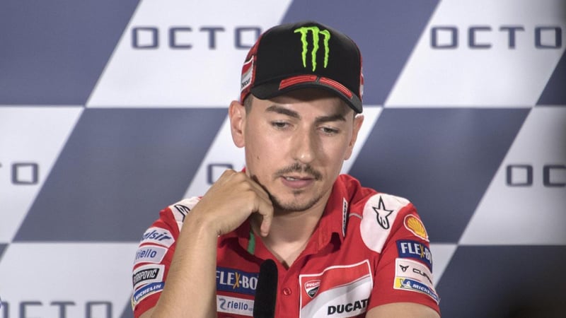 Jorge Lorenzo, sobre el mercado de fichajes MotoGP: "No sé si equipos y pilotos empezarán a moverse ya para firmar contratos para 2027. Alguien firmará antes de Tailandia, pero la mayoría esperará a las tres - siete primeras carreras"