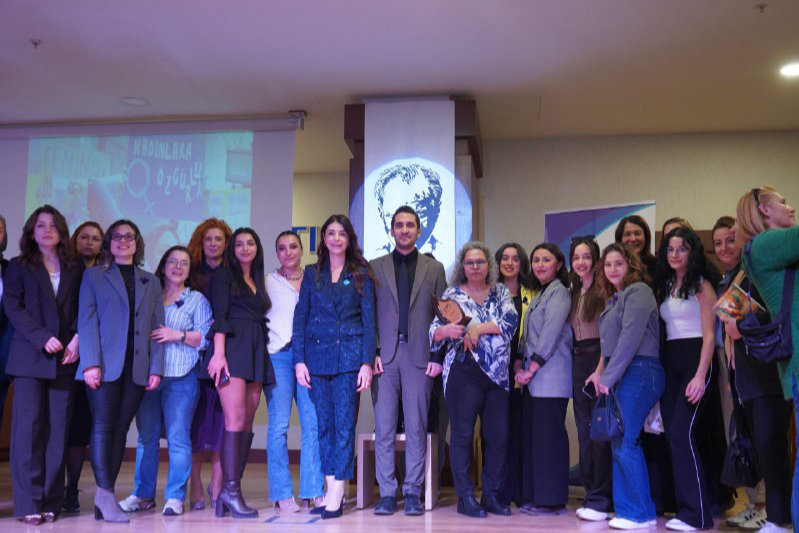 ‘Kadınların hayatlarına yönelen şiddet politiktir.’