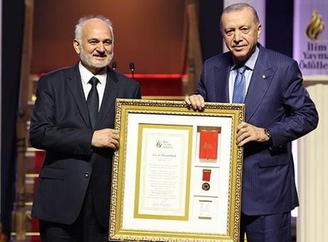 İlim Yayma Ödülleri sahiplerini buldu