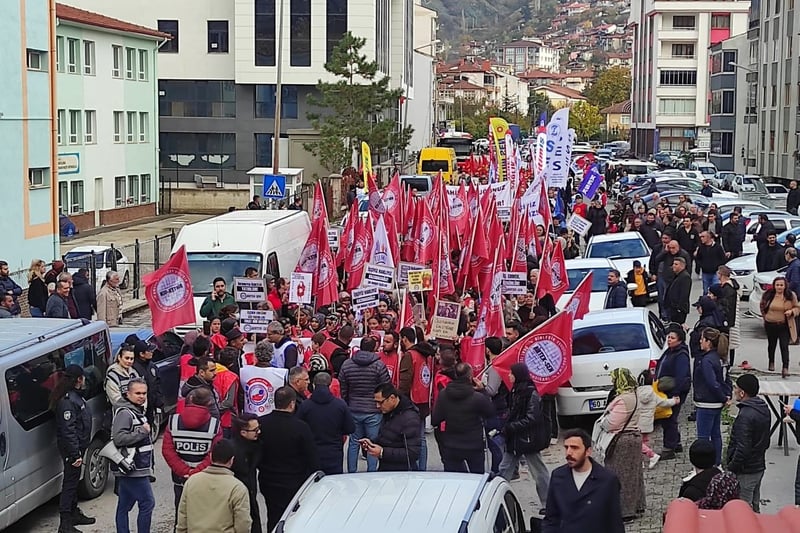 Tokat’ta Ekmek ve Adalet Mitingi: Şık Makas işçisi yalnız değildir