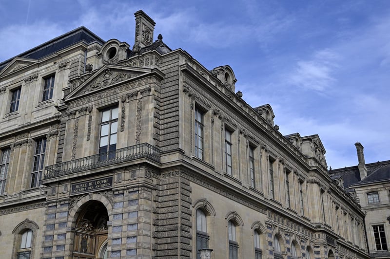 Cambriolage au Louvre : le quatrième membre présumé du commando a été mis en examen