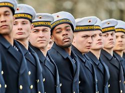 Wehrdienst bleibt freiwillig: Mit diesem Gesetz geht Deutschland ins Risiko