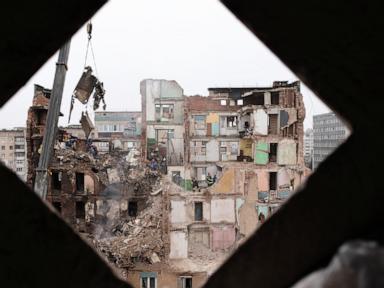 European leaders scramble to respond to a US peace plan for Ukraine seen as favoring Russia