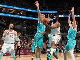 NBA. Un James Harden de gala avec 55 points marqués relance les Clippers à Charlotte