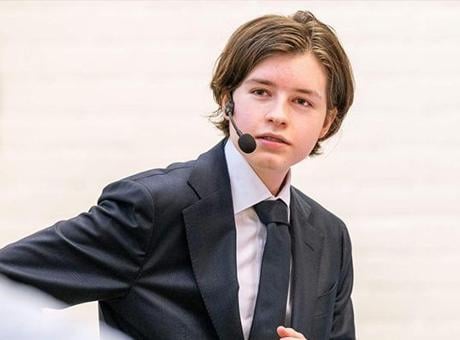 Yaşı küçük başarısı büyük! 12'sinde üniversiteye gitti, 15'inde doktora unvanı aldı