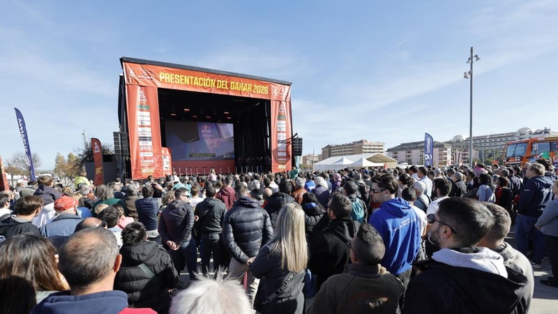 El Dakar se da un baño de masas en Santa Susanna y su director avisa de los mayores peligros de la carrera: "No sé si les gustará esta etapa, pero seguro que la van a recordar"