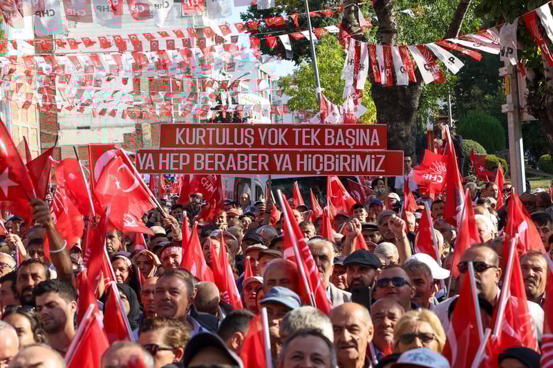 Özgür Özel'den "kapatma" bildirimine tepki: Kenan Evren kapatamadı, siz mi kapatacaksınız?