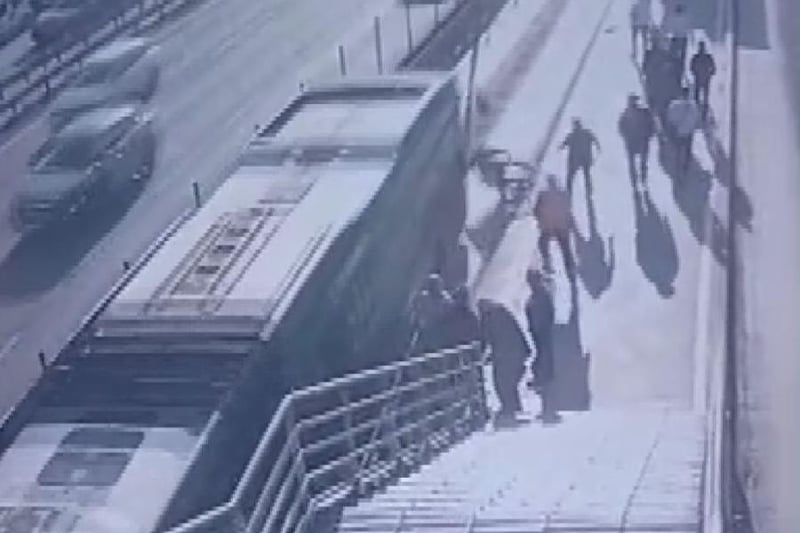 Cevizlibağ'da metrobüsün çarptığı engelli yolcu hayatını kaybetti