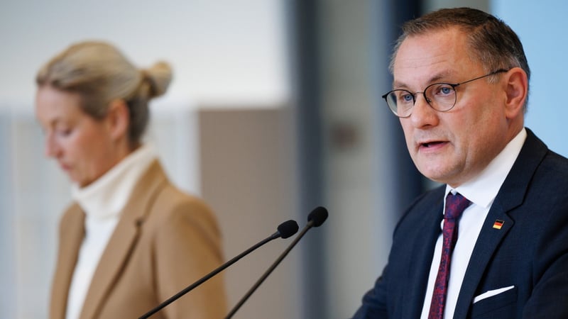 F.A.Z. Podcast für Deutschland: „Mir hat Putin ja nichts getan“ – Wie viel Russland verträgt die AfD?