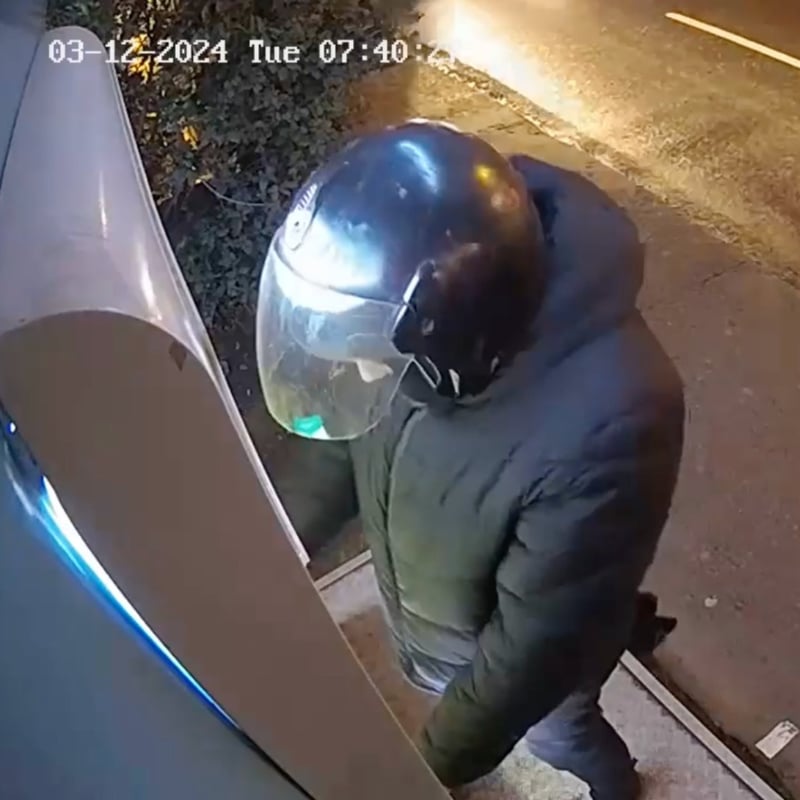 Kask taktı, tornavidayla ATM'lere dadandı!