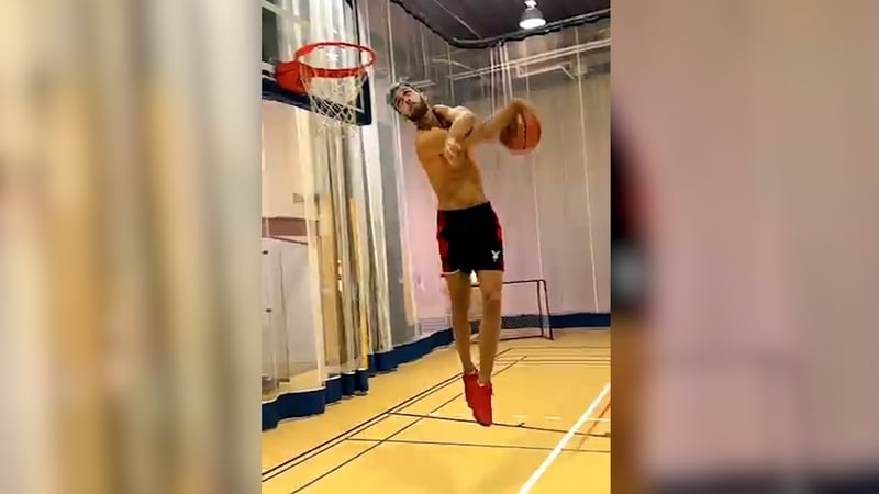 Spektakuläres Video - Wie ist DIESER Dunk nur möglich?