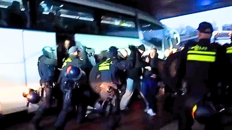 Plötzlich prügeln niederländische Polizei auf Stuttgart-Fans ein - VfB-Chef fassungslos
