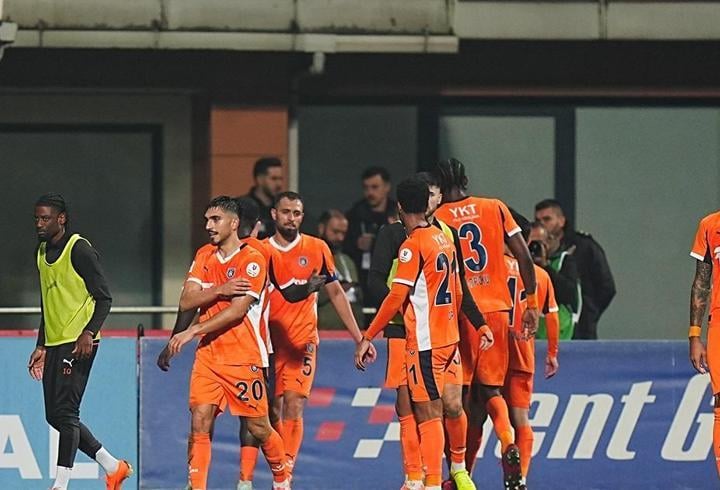 Başakşehir, Kasımpaşa’dan 3 puanı 3 golle aldı