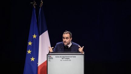 Le gouvernement va déposer un projet de loi en faveur d'une "allocation sociale unique", annonce Sébastien Lecornu