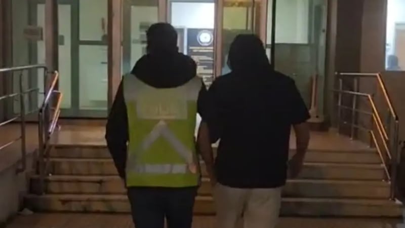 İzmir'de trafikte otomobil sürücüsüne saldıran 2 kişi hakkında adli işlem başlatıldı