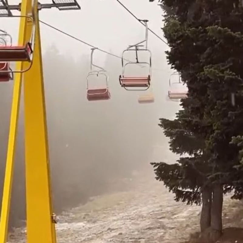 Uludağ'a lapa lapa kar yağdı