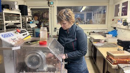 REPORTAGE. "Je rogne sur le personnel, je fais plus d'heures..." : dans le Rhône, cette chocolaterie tente de limiter la hausse des prix pour ses clients