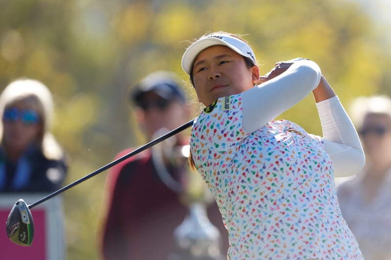 Azahara Muñoz despega y la líder Trichat Cheenglab hace historia en Málaga