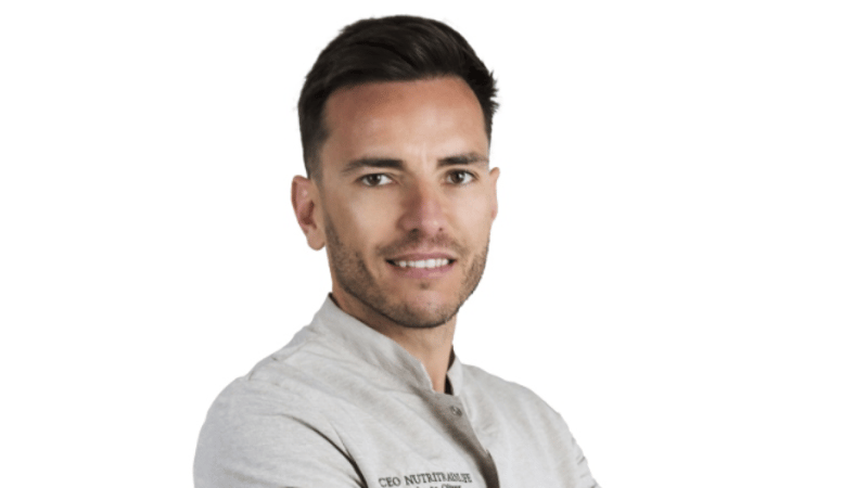 Roberto Oliver, nutricionista, aclara si los carbohidratos engordan por la noche: “Es el exceso de calorías, no la hora”