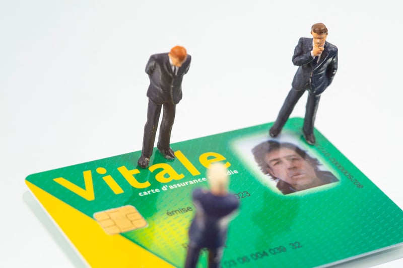 Carte Vitale : comment ce symbole de notre système de santé s’est imposé puis dématérialisé