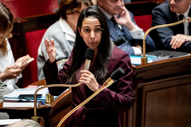 Nouvelle-Calédonie : la ministre des Outre-mer Naïma Moutchou annonce une «consultation citoyenne anticipée» avant la révision constitutionnelle