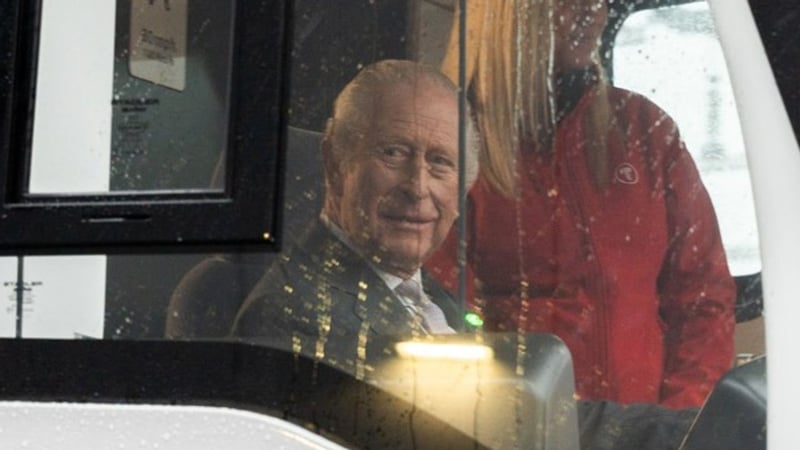 König Charles III.: 77. Geburtstag im Straßenbahn-Depot