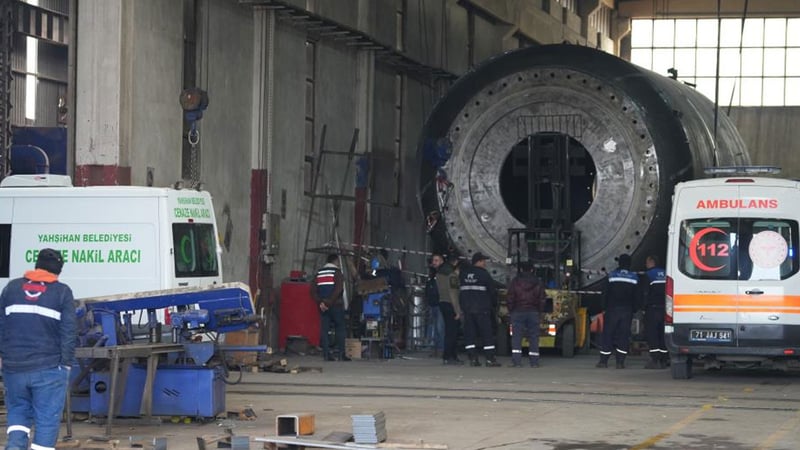 3 ton sac levhanın altında can veren 2 işçinin soruşturmasıyla ilgili 3 kişi gözaltında