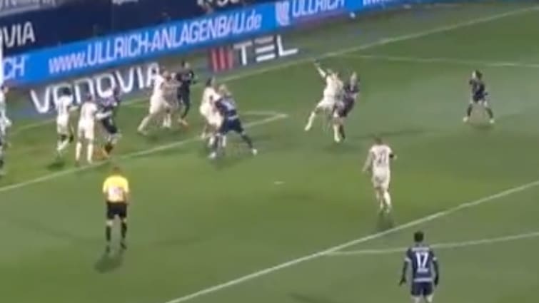 Kuriose Szene - Bochum-Boden ist Lava!