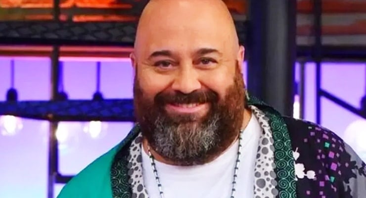 Kendisinden 25 yaş küçük Tilbe Uslu'dan geçen ay ayrılan Somer Şef yeni sevgilisiyle ortaya çıktı