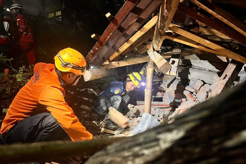 Landslides in Indonesia's Java island leaves 2 dead and 21 missing