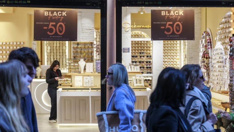 El ‘black friday’ llena las tiendas y mejora las previsiones del comercio