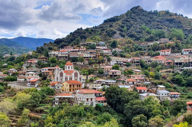 Pretty English-speaking island where you can escape to 22C in winter