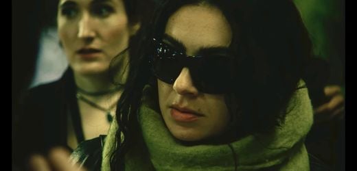 Charli xcx: Trailer zu »The Moment«, ihrem Mockumentary über die »Brat«-Ära