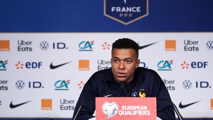 "Il y a des choses bien plus importantes" que la qualification à la Coupe du monde : Kylian Mbappé et les Bleus ont "une pensée" pour les victimes du 13 novembre 2015