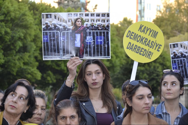 Kayyımlarla kadın merkezlerini kapatan AKP'den 'yerel yönetimde kadın' sempozyumu