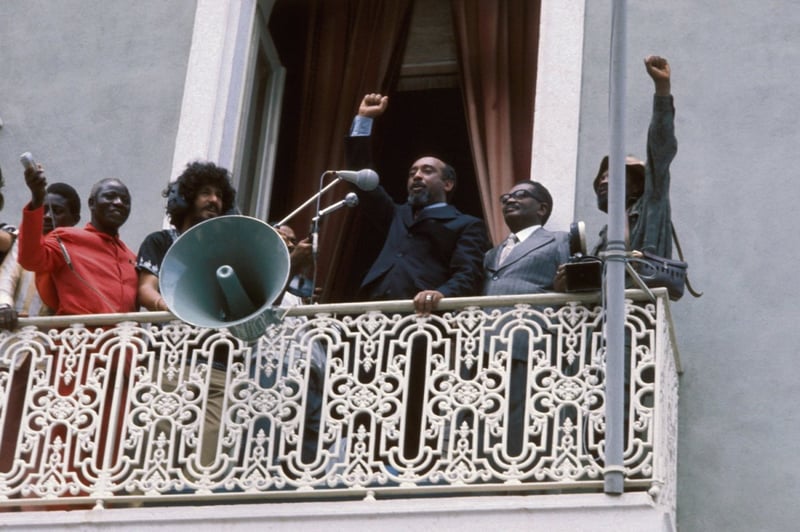 En 1975, l’Angola accède à l’indépendance et plonge dans une guerre civile alimentée par les puissances étrangères