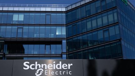 Grâce à l’IA, Schneider Electric s'impose comme l’un des grands gagnants du boom électrique