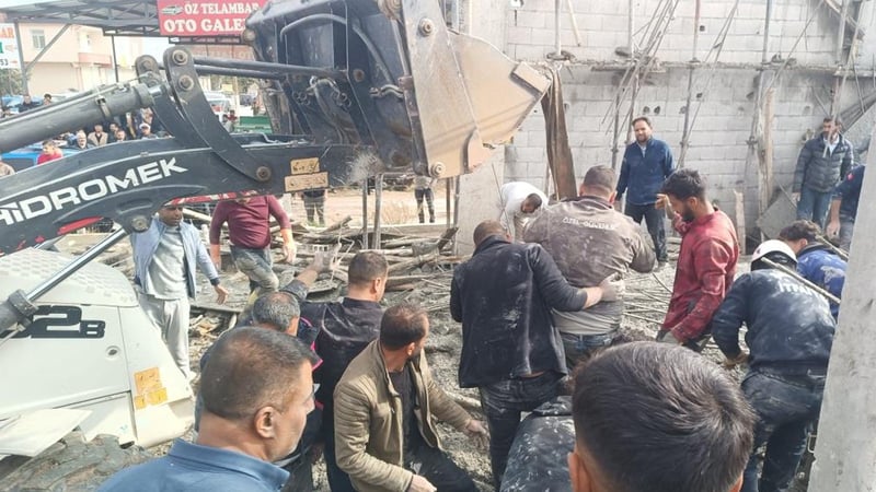 Şanlıurfa'da inşaatta göçük: 5 işçi altında kaldı! 2 can kaybı