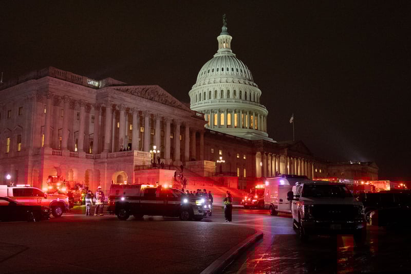 ABD Kongresi metrosunda yangın çıktı, iki polis hastaneye kaldırıldı