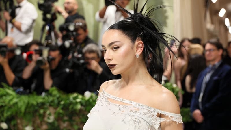 "The Moment": Charli XCX renoue avec le "Brat Summer" dans la bande-annonce de son premier film