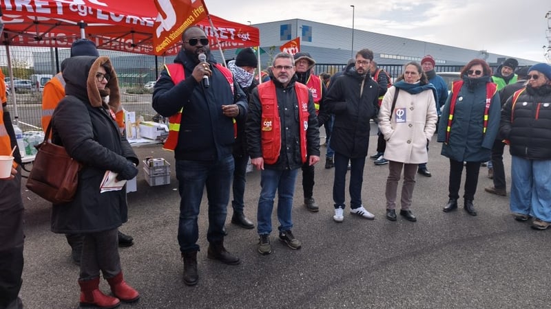 Peaux de bananes et cacahuètes jetées à des salariés : un délégué CGT de M2Log victime d’injures racistes et homophobes