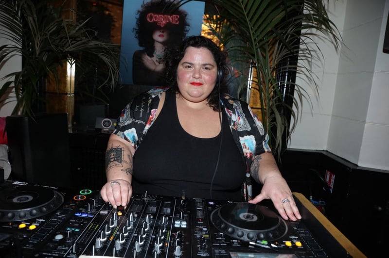 Cyberharcèlement contre la DJ Barbara Butch : quatre hommes condamnés à des peines allant jusqu’à 10 mois de prison