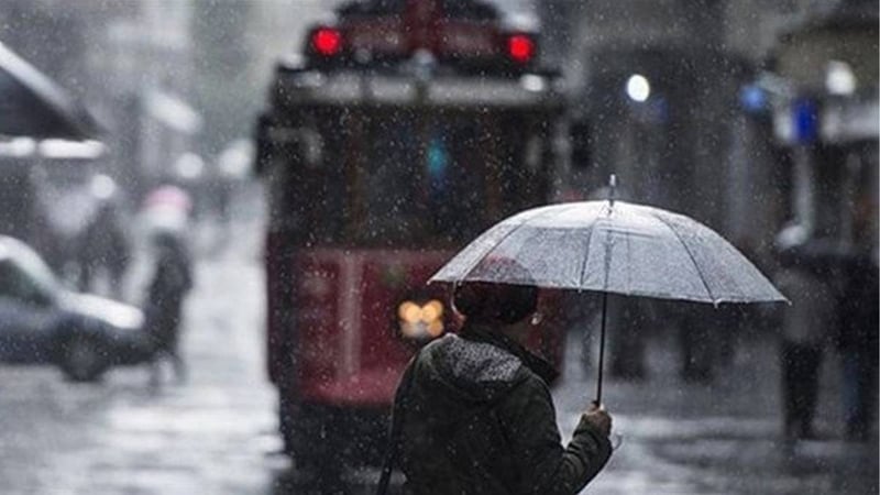 İstanbul'da Pazar gününe dikkat: Sağanak yağış şehri saracak!