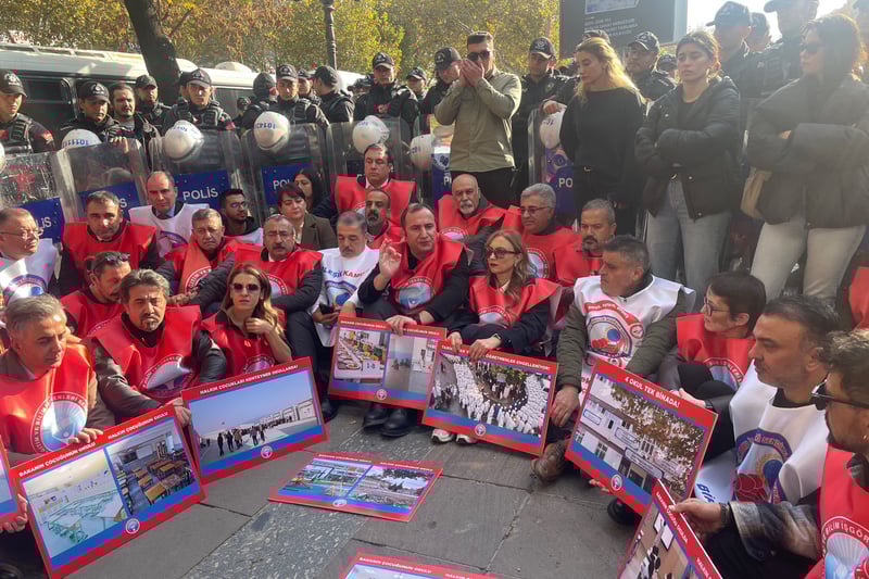 Eğitim-İş’in bütçe eylemine polis müdahalesi: “Çocukların açlığına, eğitimcinin yoksulluğuna sessiz kalmayacağız”