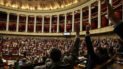 EDITO. "Fatigue des députés" : le gouvernement suspend les discussions à l'Assemblée ce week-end, en plein bouclage avant vote