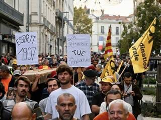 REPORTAGE. « Aujourd’hui, c’est le dernier avertissement » : à Béziers, les viticulteurs du Sud crient leur colère